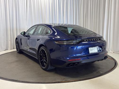 2023 Porsche Panamera 4