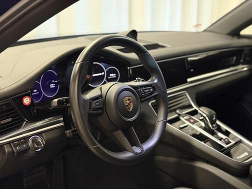 2023 Porsche Panamera 4