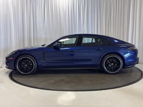 2023 Porsche Panamera 4