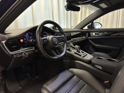 2023 Porsche Panamera 4