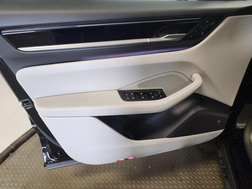 2025 Porsche Macan 4S