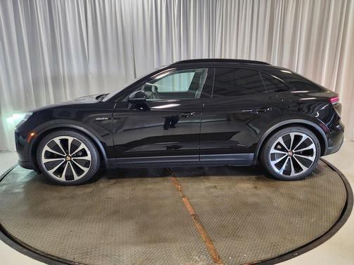 2025 Porsche Macan 4S