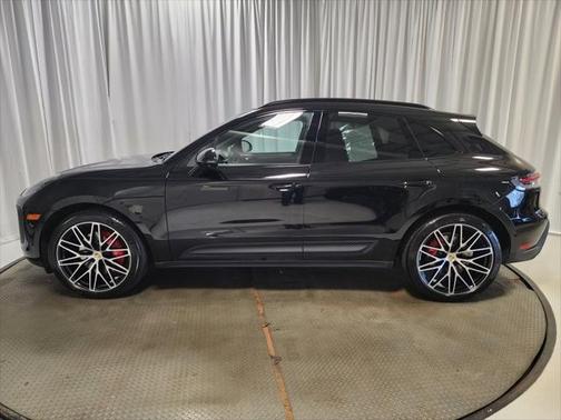 2025 Porsche Macan Base