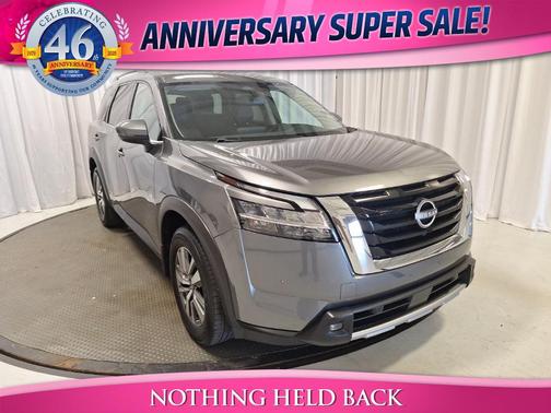 2022 Nissan Pathfinder SL