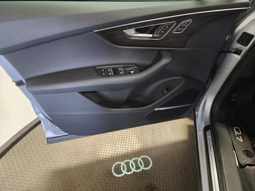 2022 Audi Q7 55 Premium Plus