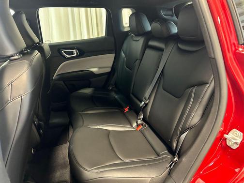 Red Hot Pearlcoat 2026 Jeep Compass Limited