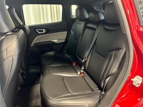 Red Hot Pearlcoat 2026 Jeep Compass Limited