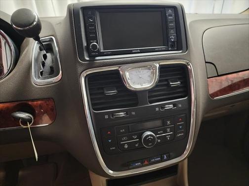 2015 Chrysler Town & Country Touring-L