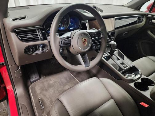2024 Porsche Macan 
