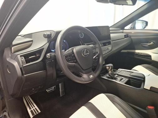 2022 Lexus ES 300h F SPORT