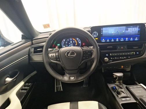 2022 Lexus ES 300h F SPORT