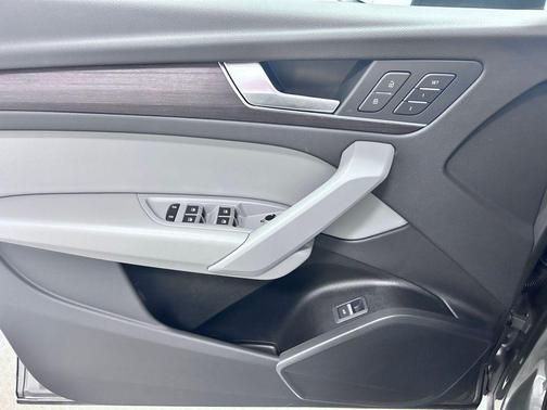 2024 Audi Q5 45 S line Premium