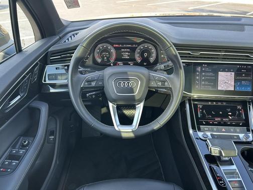 2025 Audi Q7 55 Premium Plus