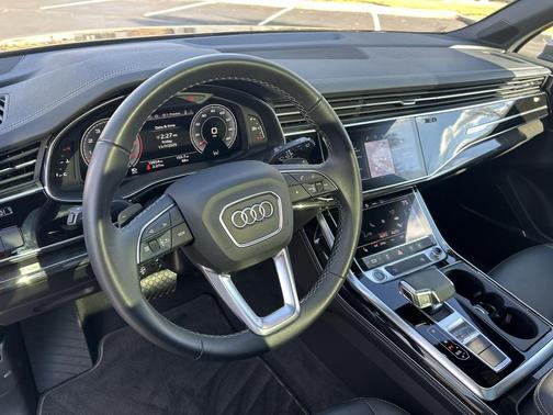 2025 Audi Q7 55 Premium Plus