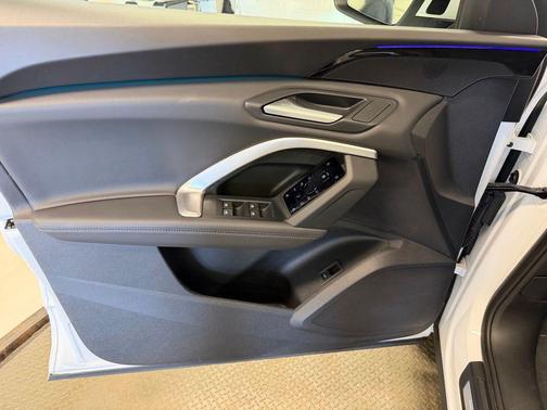White 2025 Audi Q5 2.0T Premium