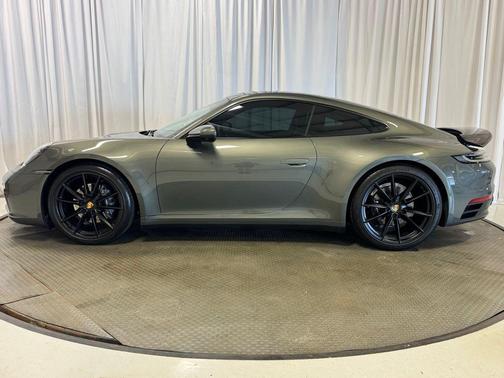 Aventurine Green Metallic 2024 Porsche 911 Carrera