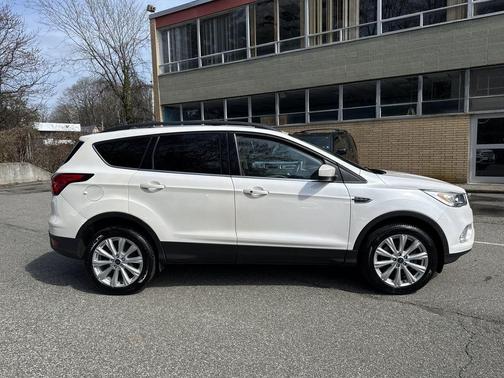 White Platinum Tri-Coat Metallic 2019 Ford Escape SEL