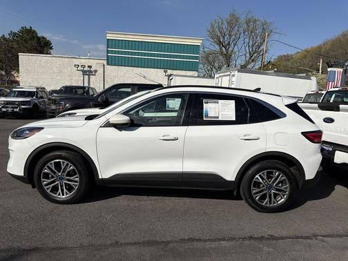 Oxford White 2022 Ford Escape SEL