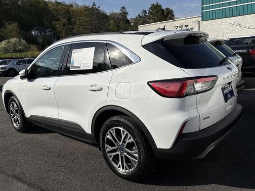 Oxford White 2022 Ford Escape SEL