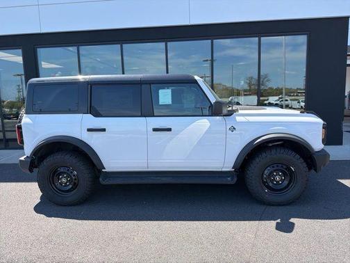 Oxford White 2026 Ford Bronco Outer Banks