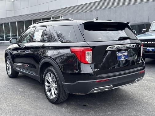 Black Metallic 2022 Ford Explorer XLT