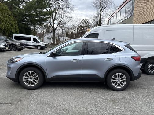 Ice Blue 2022 Ford Escape SE
