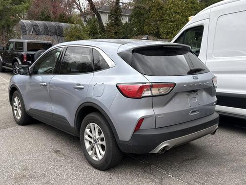 Ice Blue 2022 Ford Escape SE