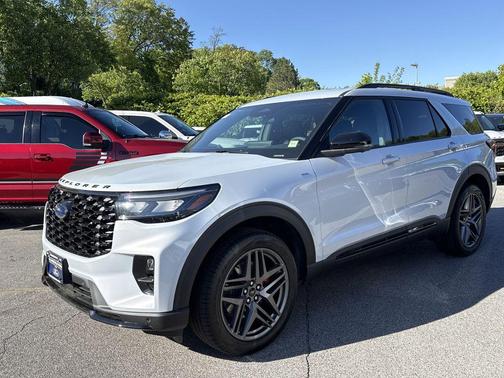 White Metallic 2026 Ford Explorer ST-Line
