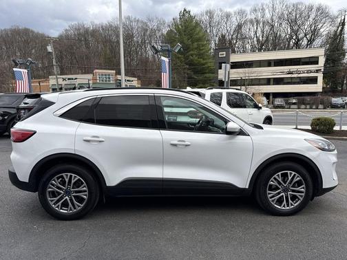 Oxford White 2022 Ford Escape SEL