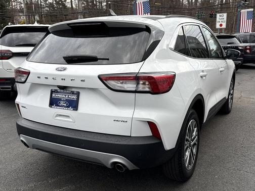 Oxford White 2022 Ford Escape SEL