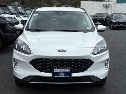 Oxford White 2022 Ford Escape SEL