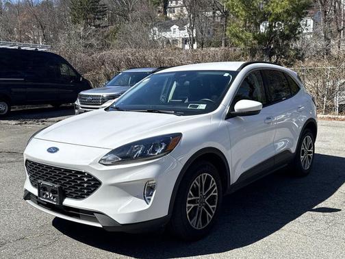 Oxford White 2022 Ford Escape SEL