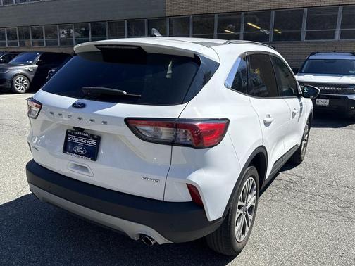 Oxford White 2022 Ford Escape SEL