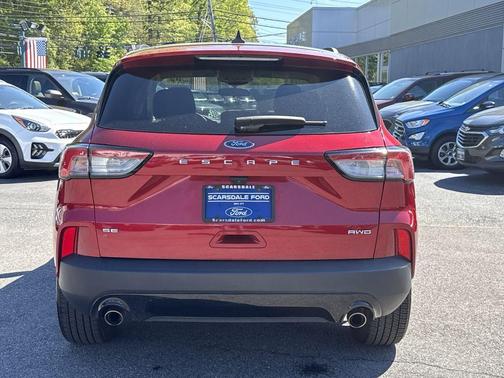 Rapid Red Metallic Tinted Clearcoat 2022 Ford Escape SE