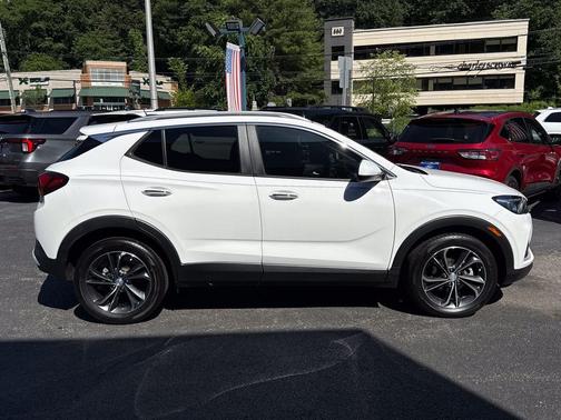 Summit White 2022 Buick Encore GX Select
