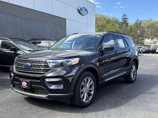 Agate Black Metallic 2023 Ford Explorer XLT