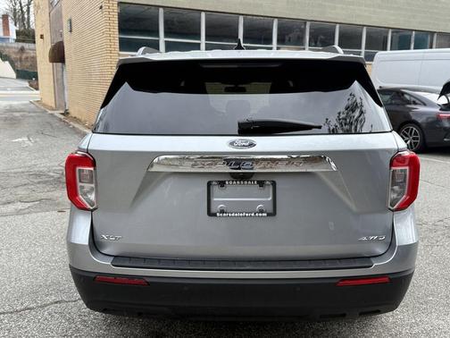Iconic Silver Metallic 2022 Ford Explorer XLT