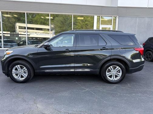 Forged Green Metallic 2022 Ford Explorer XLT