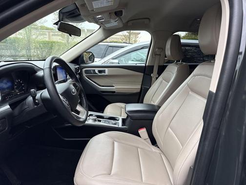 Green Metallic 2022 Ford Explorer XLT