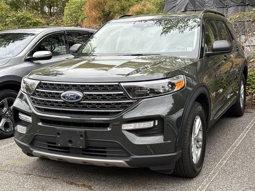 Green Metallic 2022 Ford Explorer XLT