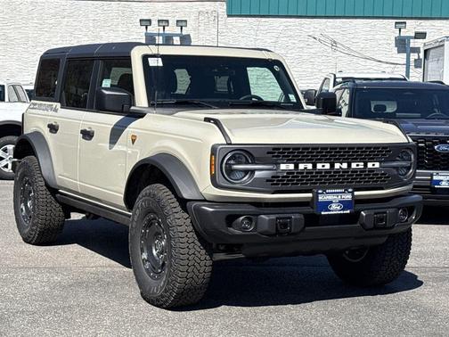 Desert Sand 2025 Ford Bronco Badlands SUV
