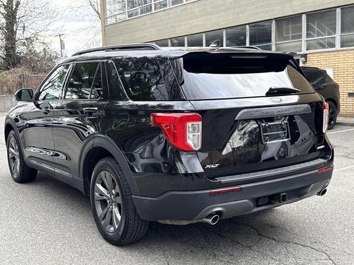 Agate Black Metallic 2023 Ford Explorer XLT