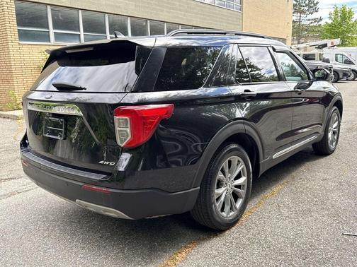 Agate Black Metallic 2022 Ford Explorer XLT