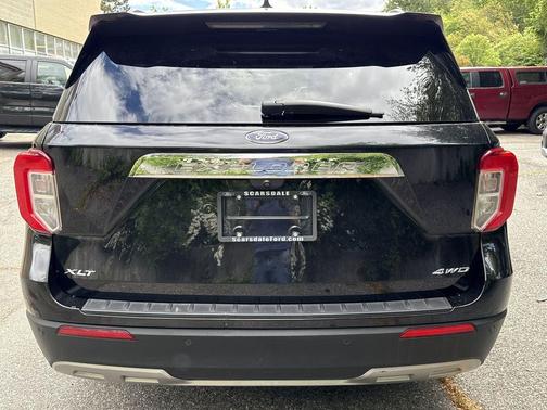 Agate Black Metallic 2022 Ford Explorer XLT