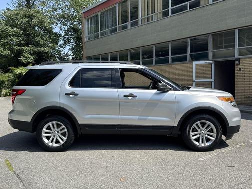 Ingot Silver Metallic 2015 Ford Explorer Base