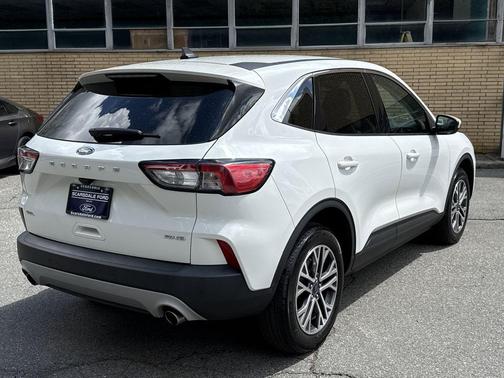 Star White 2022 Ford Escape SEL