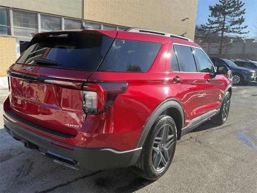 2025 Ford Explorer ST-Line