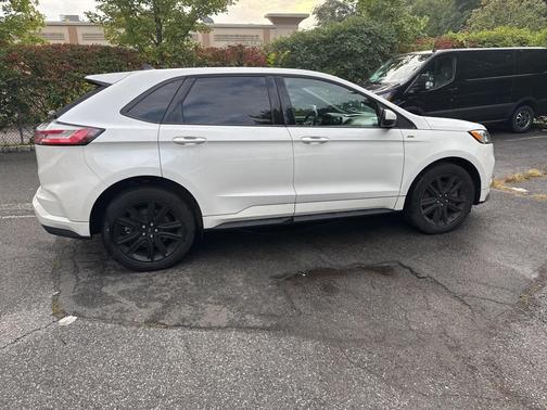 2022 Ford Edge ST Line