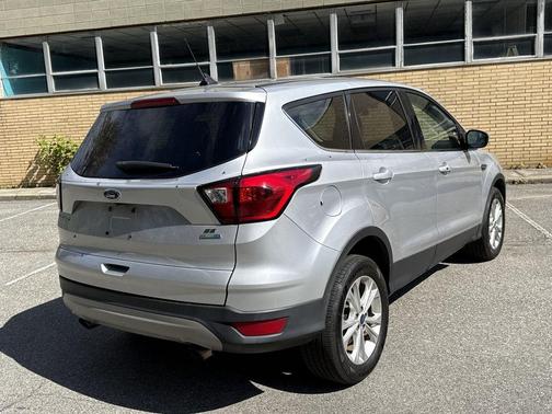 Ingot Silver Metallic 2019 Ford Escape SE