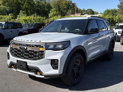 Space White Metallic 2026 Ford Explorer Tremor
